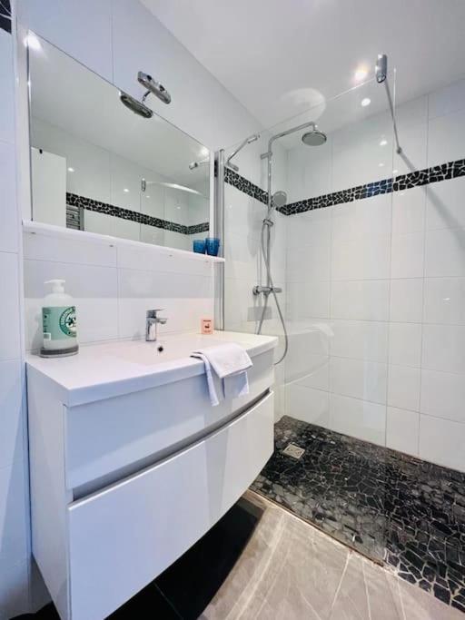 Le Pinede - Apt 4 Prs- Parking - Clim - 500M Plages Antibes Kültér fotó